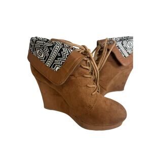 Shi by Journeys Tan Wedge Booties Faux Suede Size 9 Southwestern Design Foldover